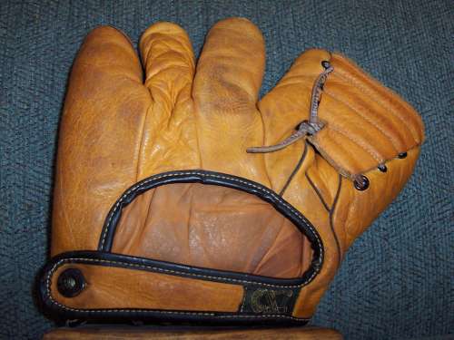 Winn Well Softball Glove Back - Canada
